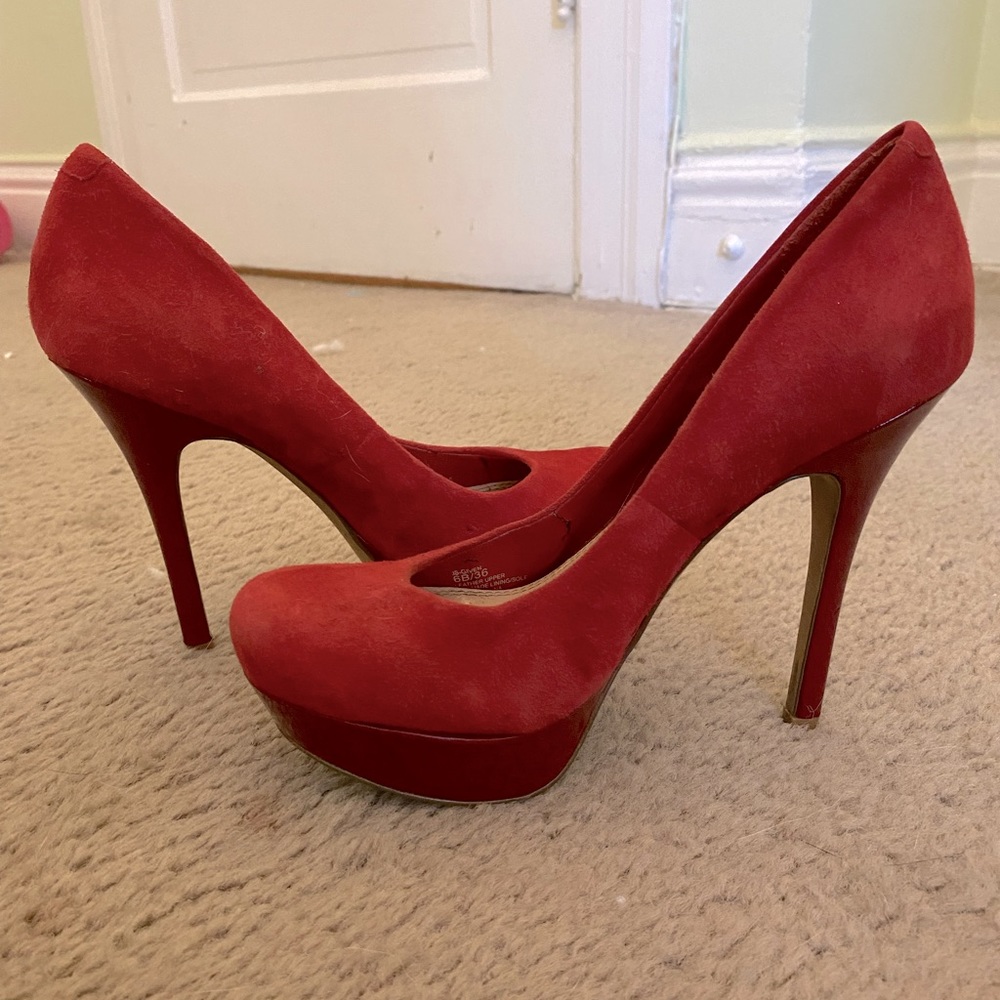Size 6 Red Pumps